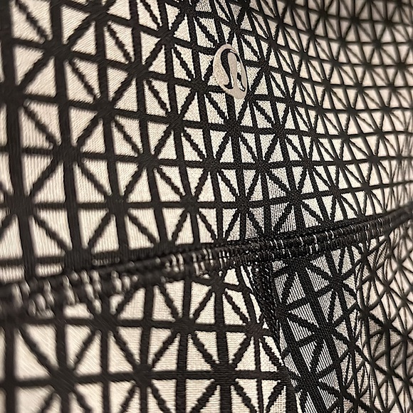 Lululemon Wunder Under pant, size 4. - Picture 6 of 6